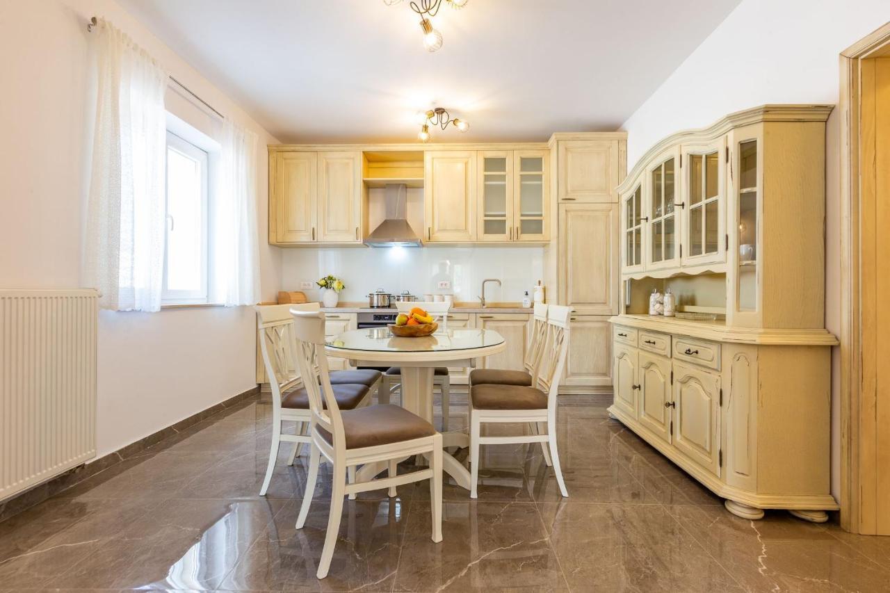 Mp Luxury Holiday Home With Swimming Pool ザダル エクステリア 写真