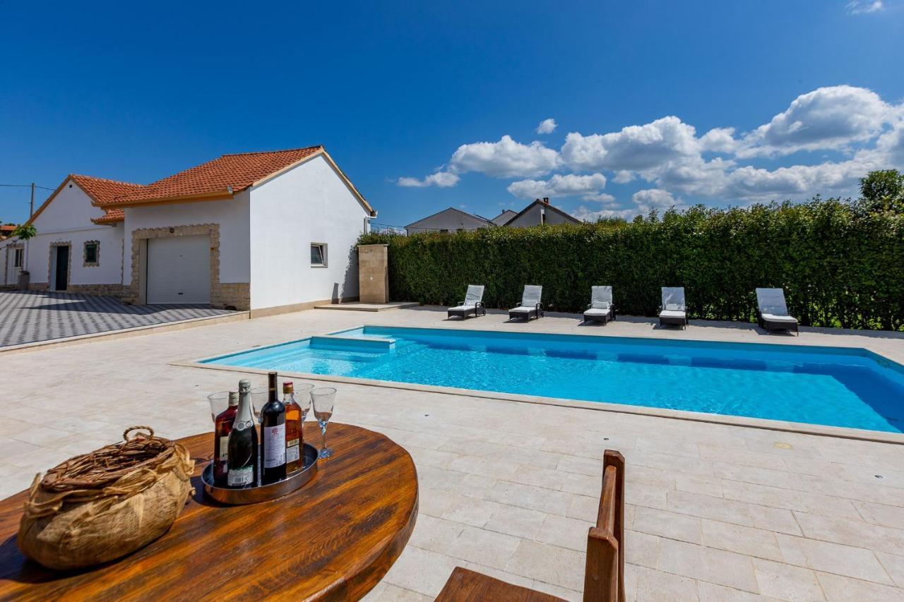 Mp Luxury Holiday Home With Swimming Pool ザダル エクステリア 写真